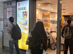 -麦当劳(上海虹桥站30B检票口楼上)