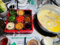 -禄婶鸡煲·打边炉