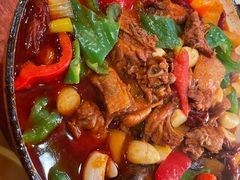 珐琅锅大盘鸡-阿里家·新疆烤肉酒場