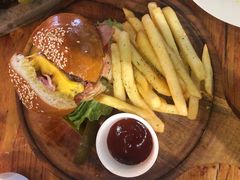 牛肉汉堡-羽深肉铺 Steak & Wine