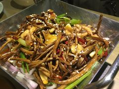 茶树菇爆炒鲜鱿-四小姐的店(王府井店)