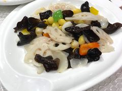 荷塘素炒-巴扎美食·新疆菜·西域歌舞表演餐厅(新疆大厦店)