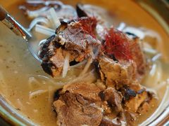 酸萝卜丝炖猪肘-半山腰·云南菜(侨福芳草地店)