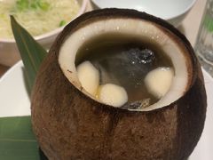 原汁椰子炖乌鸡-汤城小厨•粤菜•靓汤(西直门凯德MALL店)