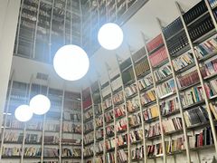 -钟书阁(松江泰晤士小镇店)