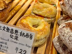 -天井·丑面包搭咖啡