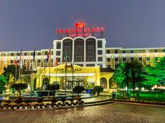 外观-夜景-河南中州皇冠假日酒店