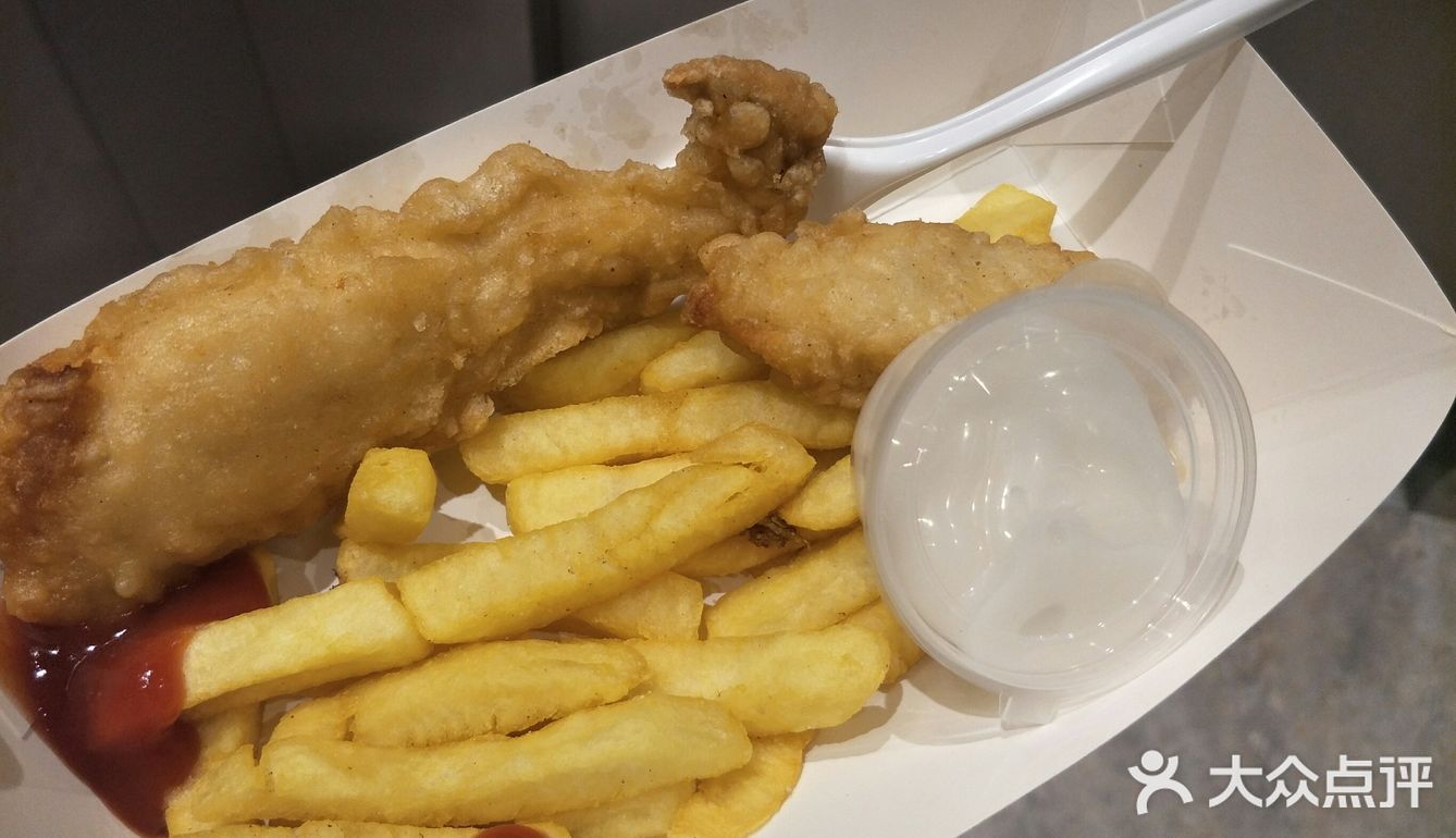 学校里的鱼薯店，应该是新开的