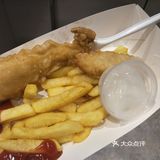 学校里的鱼薯店，应该是新开的