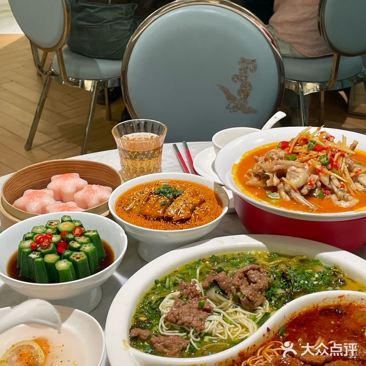 中午美食打卡：孔雀川菜
