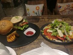 -HIGH FIVE哈福手工汉堡(桂林路店)