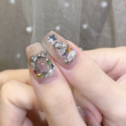 -花岐款式专研健康美甲沙龙
