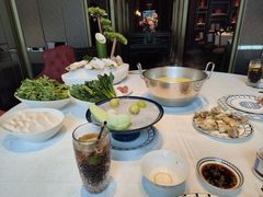 餐具摆设-禧悦楼 · 港味海鲜火锅
