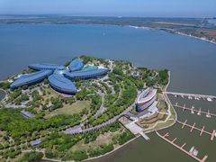 -上海滴水湖皇冠假日酒店