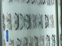 -翰佐蔡司小乐圆·依视路星趣控·暴龙眼镜折扣店