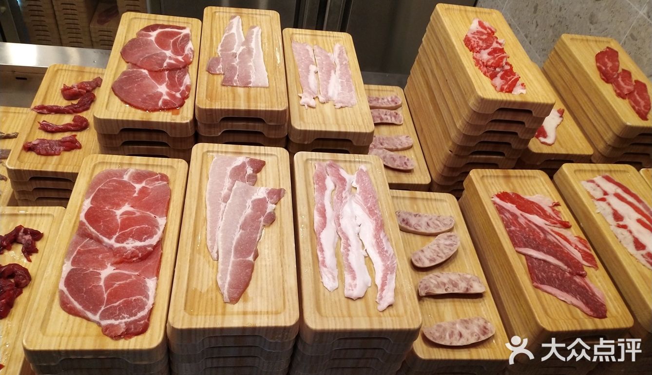 挑了这家烤肉自助,吃肉肉过过瘾运气不错