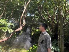 -Chom Cafe and Restaurant