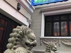-Nathalie Djurberg与Hans Berg“牛皮纸包裹的月亮”-Prada荣宅当季展览
