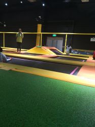 -蹦蹦跳跳(新奥购物中心店)