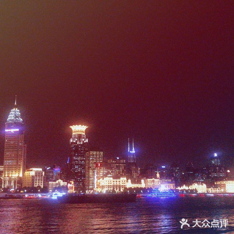 吹着江风，（有点冷），还是很舒服的