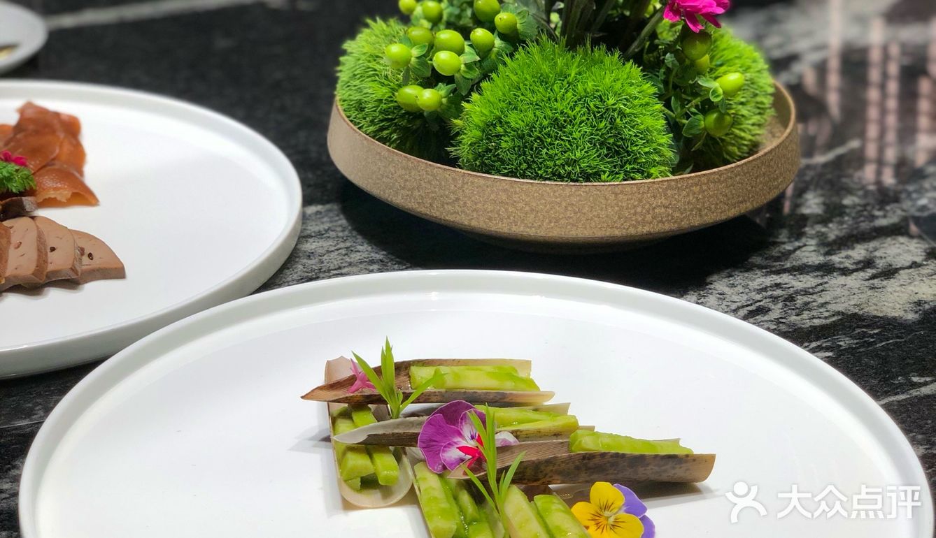 品鉴珍馐佳肴，尽享茶艺之美