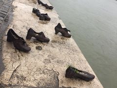 -多瑙河畔鞋履雕塑