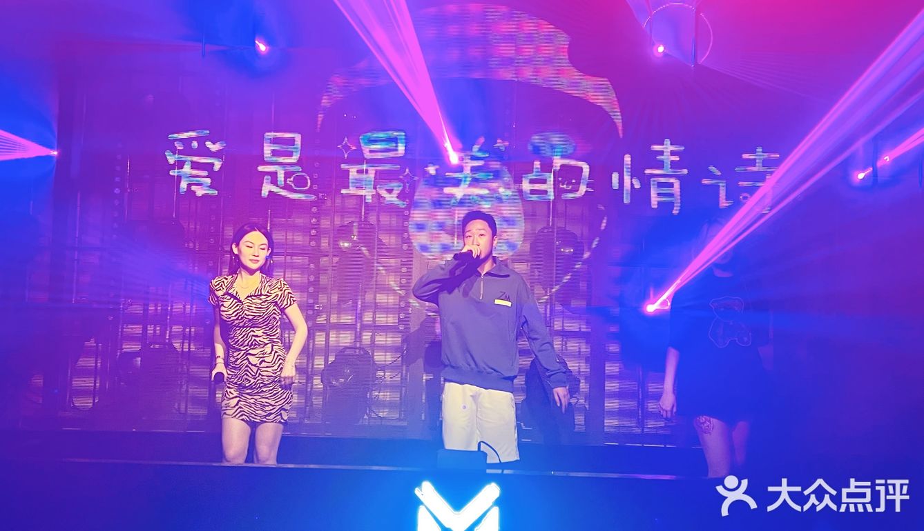 撸串小酌感受冬日飘雪与春日漫天樱花