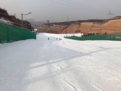 -采薇庄园四季滑雪场