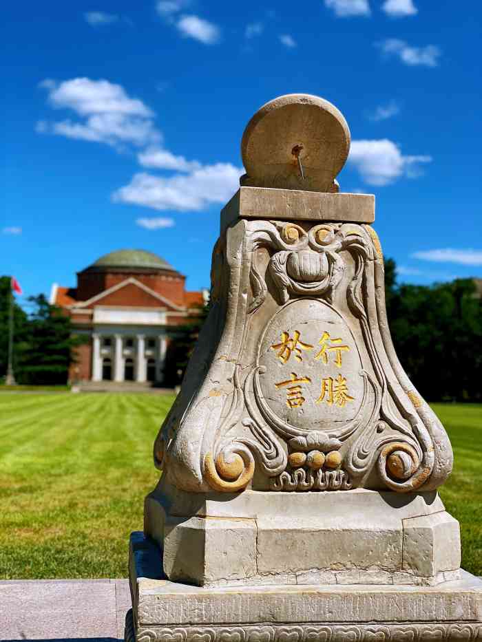 清华大学-"秋天的清华大学有另一番景象,给浓厚的学习.