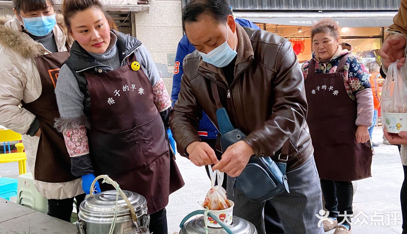偶遇挑挑肥肠，简直就是下饭神器