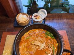 -银米·云南传统过桥米线(双廊黑金冠店)