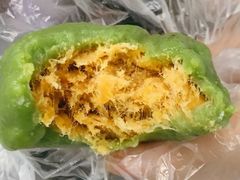 蛋黄肉松青团-沈大成(南京东路店)