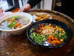 -爆炸头阿姨小四川正宗川味小吃(无任何分店)