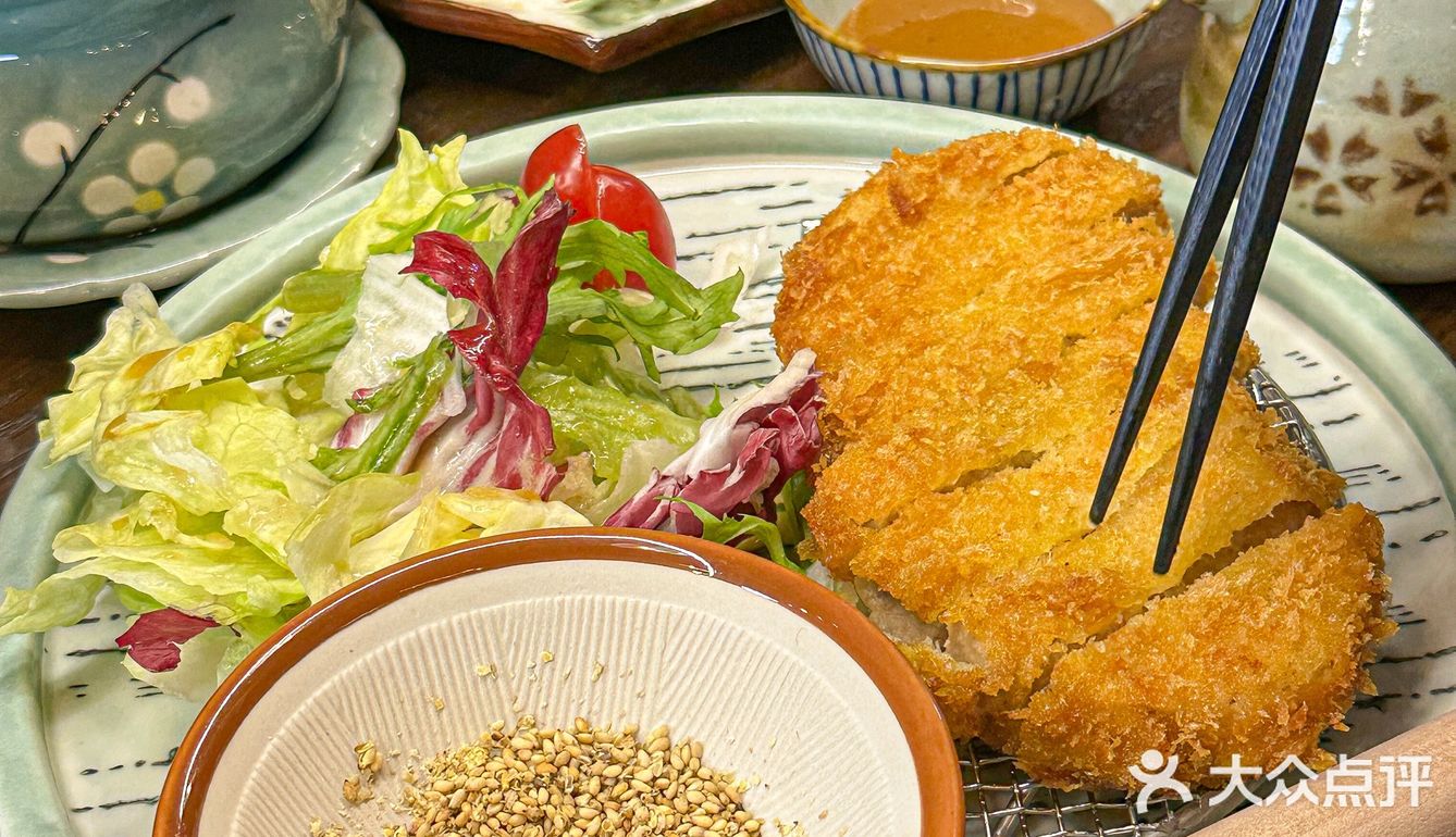 他家鹅肝特别香 料汁用的也不重 天妇罗炸虾的面衣好脆！
