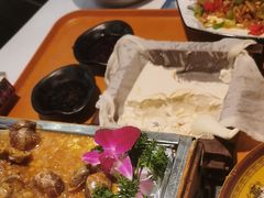 -刘姐啤酒鱼民族演艺餐厅(西街总店)