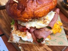 双蛋指椒牛肉汉堡-魏斯理汉堡(西安沣东吾悦店)