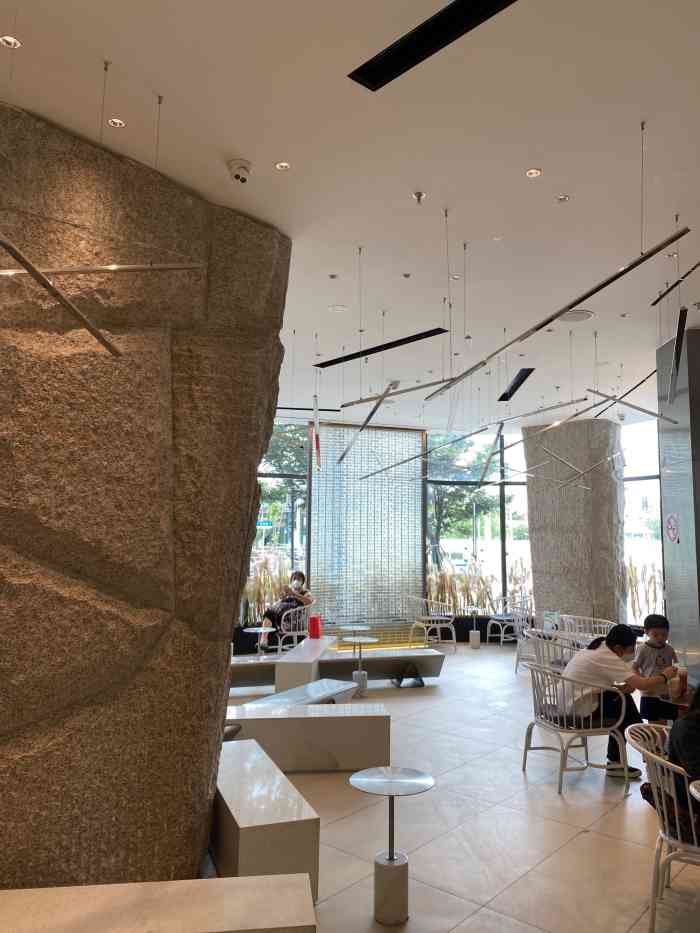 喜茶(九亭金地广场店)-"喜茶真的是很热,感觉随便哪家人都超多.小.