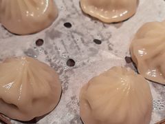 黑猪肉鲜虾小笼包-外婆家(西红门荟聚购物中心店)