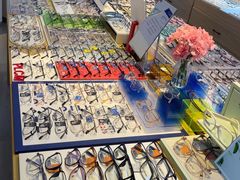 -天空之镜眼镜店蔡司依视路配镜授权零售店(望京颐堤港店)
