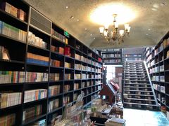 -钟书阁(松江泰晤士小镇店)