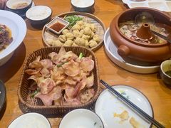 -老滇山寨•云南特色菜•地方菜•民族风情歌舞表演(金碧店)