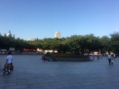 -英雄广场
