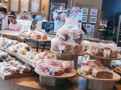 面包甜点陈列柜-西村叔叔的店·面包·甜品·蛋糕(清河万象汇店)