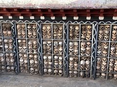 -比如骷髅墙景区