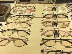 -宏宇眼镜蔡司依视路折扣店(兆佳眼镜城店)