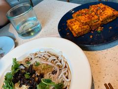 老昆明凉米线-半山腰·云南菜(侨福芳草地店)
