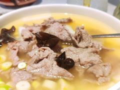 酸笋泉水滑牛肉-鑫悦诚府·新鲁菜·餐厅(趵突泉店)