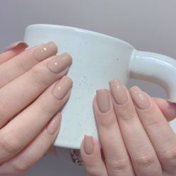 -花岐款式专研健康美甲沙龙