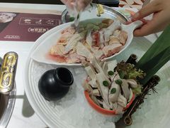 胡椒猪肚鸡-洪氏嗨捞·广东猪肚鸡·椰子鸡火锅(西咸万象城店)