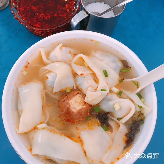 施史传统馄饨店